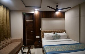 Habitación Premium | 1 habitación, caja de seguridad en la habitación y escritorio 