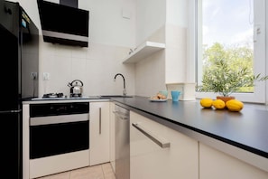 Fridge, microwave, oven, stovetop