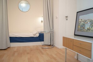 1 bedroom, desk, iron/ironing board, WiFi - Cozy, modern, and newly renovated 80m2 apartment in the heart of Charlottenburg (Berlin)