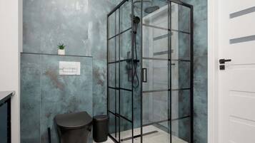 Shower, hair dryer, shampoo