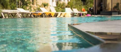 Piscina externa sazonal