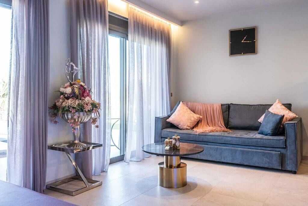 Apartemen Eksklusif, pemandangan laut sebagian | Area keluarga | Smart TV 50-inci dengan saluran TV kabel