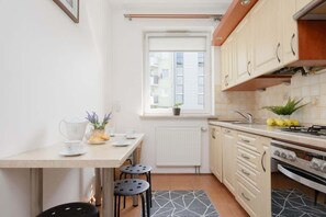 Kühlschrank, Ofen, Herdplatte, Geschirrspüler