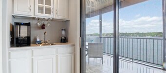 Lakefront 4 Bedroom Condo on HH