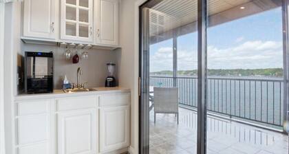 Lakefront 4 Bedroom Condo on HH