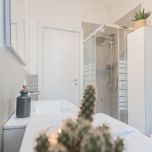 House | 1 bedroom - Luce Apartment in Como (Como)