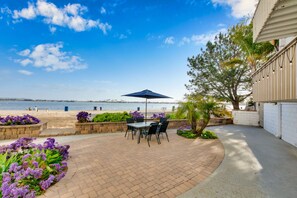 屋外ダイニングエリア