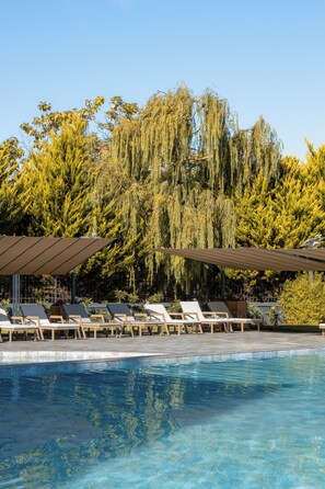 Seasonal outdoor pool, free cabanas, pool umbrellas - Sile Gonen Hotel (Sile)