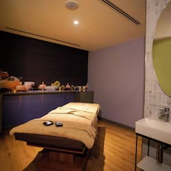 Salas de tratamiento para parejas, un sauna, baño turco