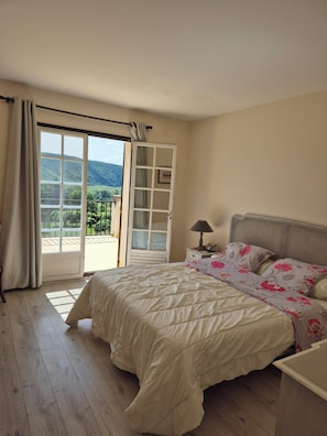 4 chambres, bureau, fer et planche Ă repasser, Wi-Fi gratuit
