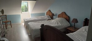 4 bedrooms, desk, iron/ironing board, free WiFi