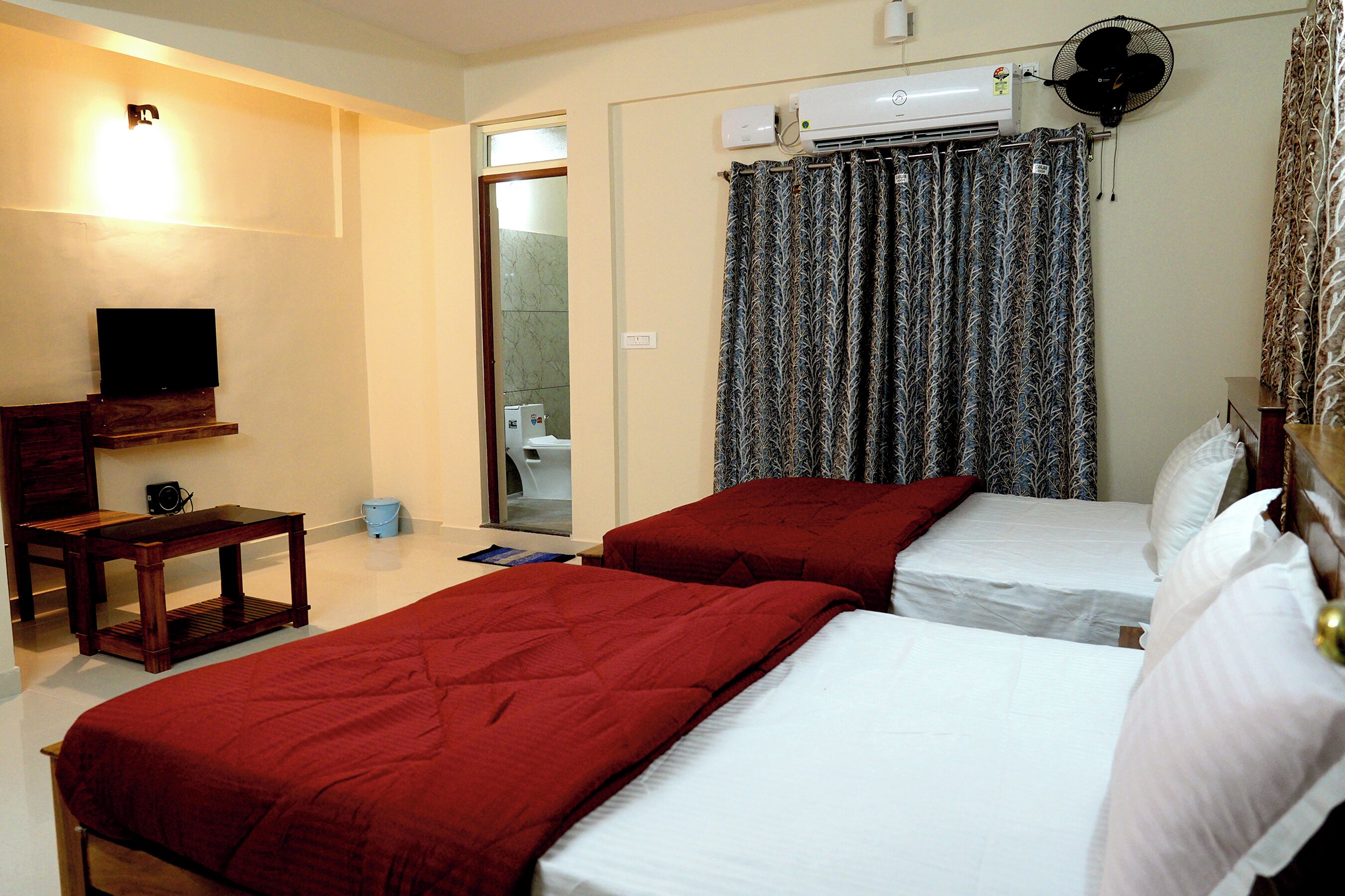 Egyptian cotton sheets, premium bedding, free WiFi
