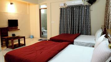 Egyptian cotton sheets, premium bedding, free WiFi