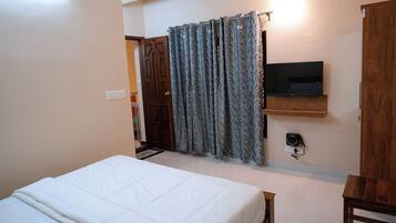 Egyptian cotton sheets, premium bedding, free WiFi