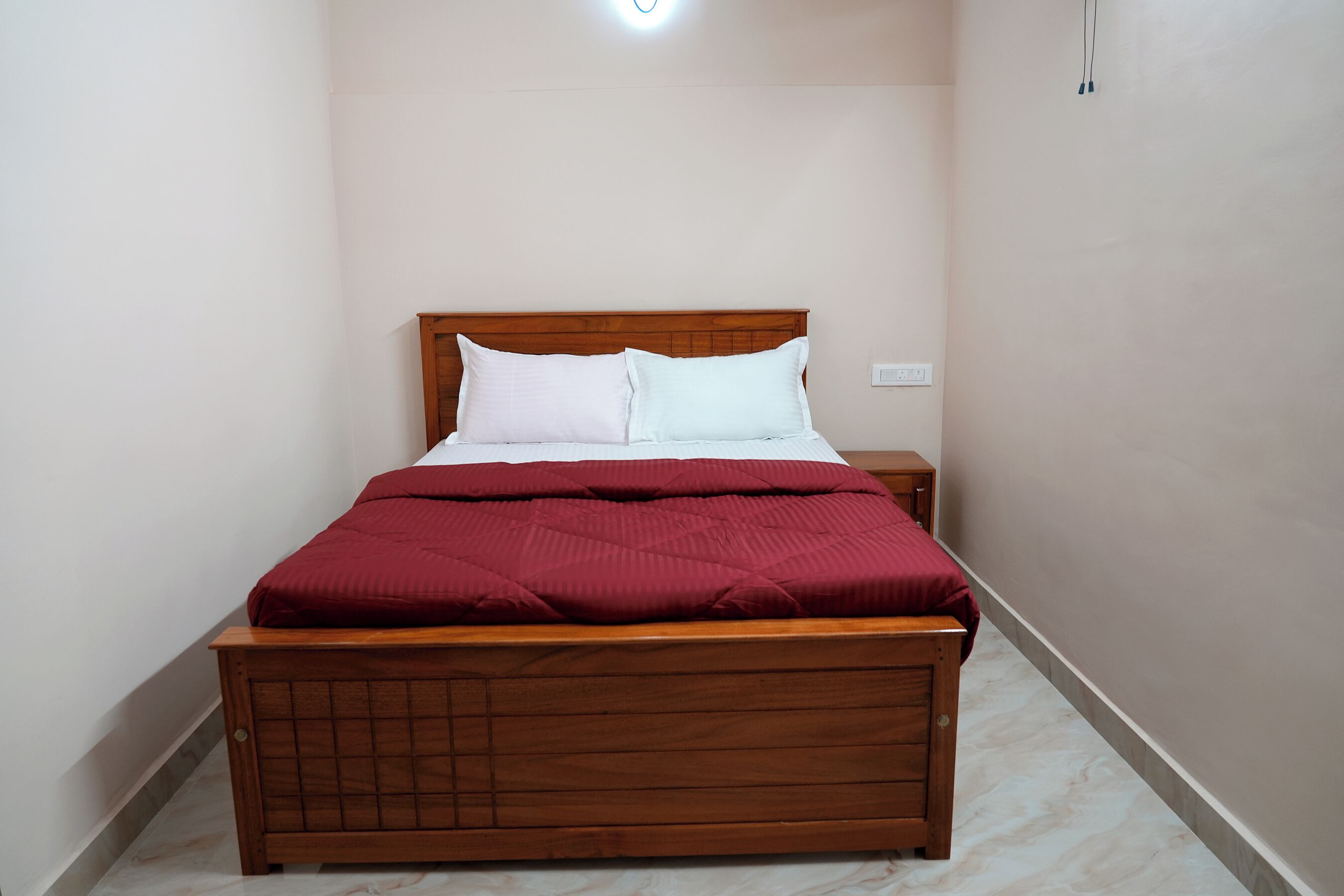 Egyptian cotton sheets, premium bedding, free WiFi