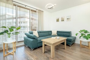 Apartamento, 2 quartos, 2 banheiros, ao lado da praia | Sala de estar | Escritórios