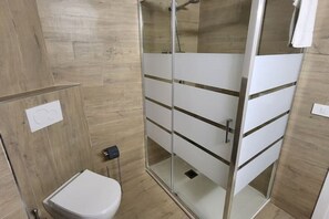 Shower, hair dryer, bidet, towels - 1 Bedroom Apartment in Catania (Catania)