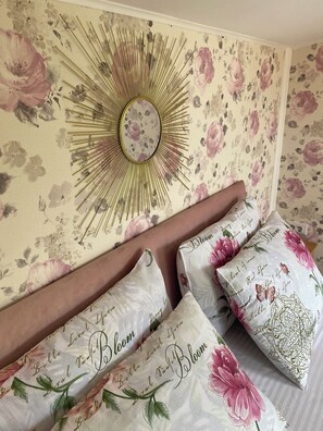 5 chambres, fer et planche à repasser, Wi-Fi, draps fournis