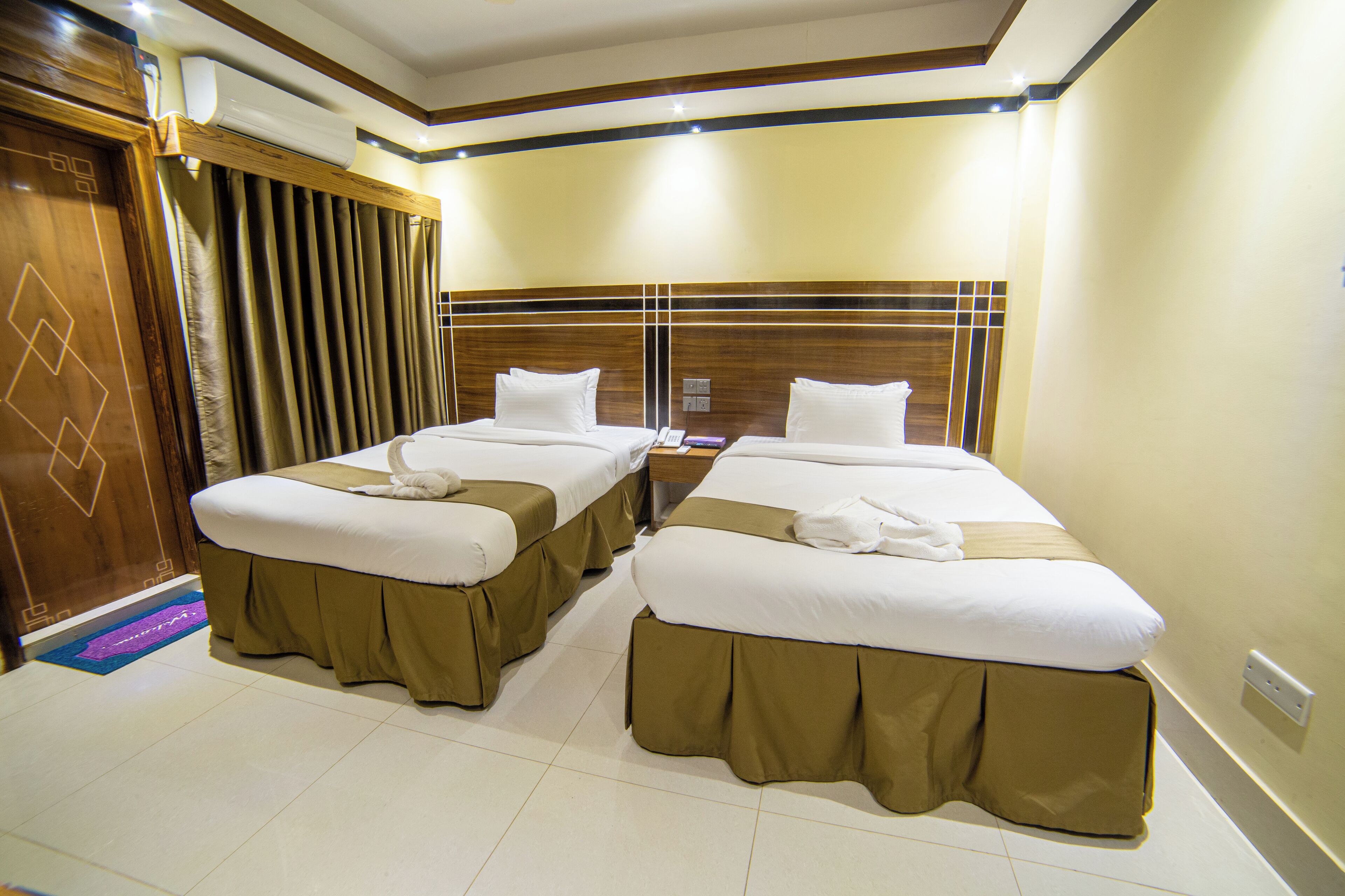 Phòng dành cho gia đình, nhiều giường, không hút thuốc, quang cảnh núi | Bộ đồ giường cao cấp, chăn bông, minibar 