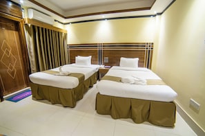 Family Room, Multiple Beds, Non Smoking, Mountain View | Premium bedding, down comforters, minibar, individually furnished