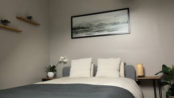 2 Schlafzimmer, Zimmersafe, Schreibtisch, Bügeleisen/Bügelbrett