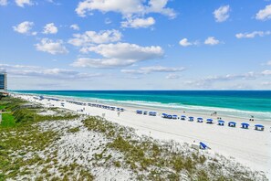 On the beach - Destin Gulfgate 2 Bedroom, 2 Bath Gulf-Front Condo! (Destin)