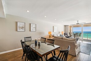 Dining - Destin Gulfgate 2 Bedroom, 2 Bath Gulf-Front Condo! (Destin)