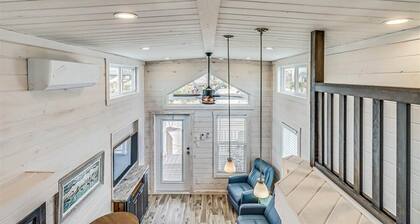 Margarita Time- Pool, In Town, Dog Park, Wifi, Hammocks! Close to the Beach!