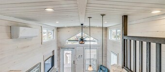 Margarita Time- Pool, In Town, Dog Park, Wifi, Hammocks! Close to the Beach!