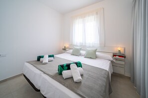 Iron/ironing board, free WiFi, bed sheets - Apartment Greta, in the heart of Arrecife (Arrecife)