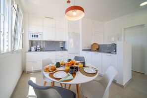 Fridge, microwave, dishwasher, coffee/tea maker - Apartment Greta, in the heart of Arrecife (Arrecife)
