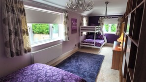 4 室のベッドルーム、アイロン / アイロン台、WiFi、ベッドシーツ