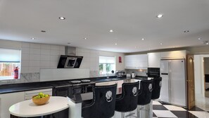 Mikrowelle, Ofen, Herdplatte, Geschirrspüler