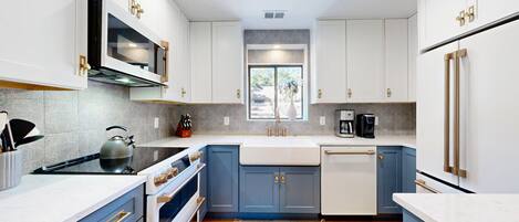 Réfrigérateur, micro-ondes, four, plaque de cuisson