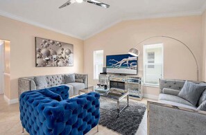 Smart TV, table football, offices - Malibu - top Location with Boat Dock (Cape Coral)