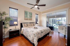 4 bedrooms, desk, iron/ironing board, travel cot - Malibu - top Location with Boat Dock (Cape Coral)