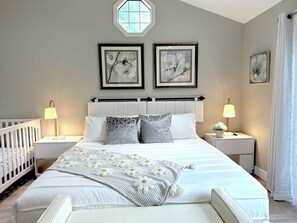 6 bedrooms, desk, iron/ironing board, travel crib