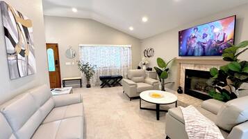 Televisión, videojuegos, libros, oficina