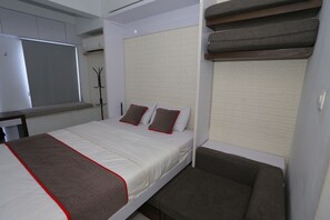 Deluxe Double Room | Free WiFi, bed sheets - Collection O 93914 Iconic Residence (Bekasi)