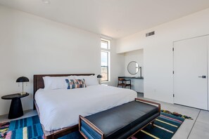 2 bedrooms, desk, iron/ironing board, WiFi