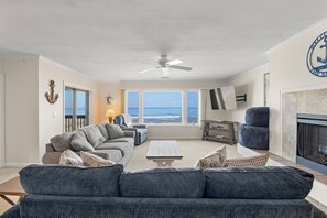 Smart TV, fireplace