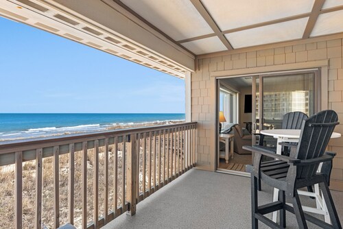 The Sandbar: Oceanfront Condo | Shared Pool Access