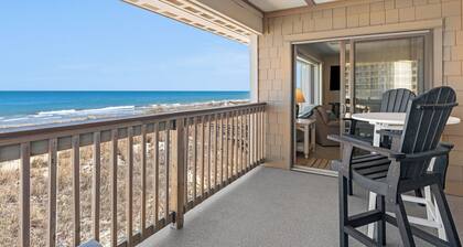 The Sandbar: Oceanfront Condo | Shared Pool Access