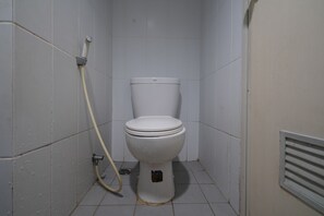 Deluxe Suite | Bathroom | Shower, towels