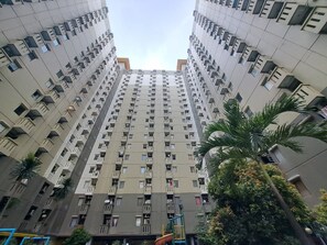 Front of property - Capital O 93959 Apartement Gateway Cicadas By MG Property (Bandung)