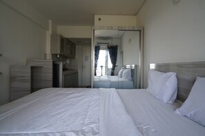 Deluxe Suite - Capital O 93959 Apartement Gateway Cicadas By MG Property (Bandung)