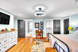 1 bedroom, desk, iron/ironing board, free WiFi - Historic First Floor Condo in Prime Location w/ Parking by Lucky Savannah (Savannah)