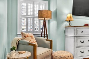 Smart TV - Historic First Floor Condo in Prime Location w/ Parking by Lucky Savannah (Savannah)