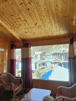 Coin salon dans le hall