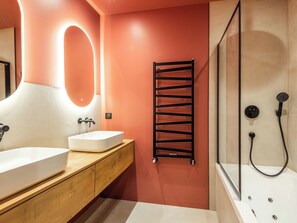 Sèche-cheveux, serviettes fournies